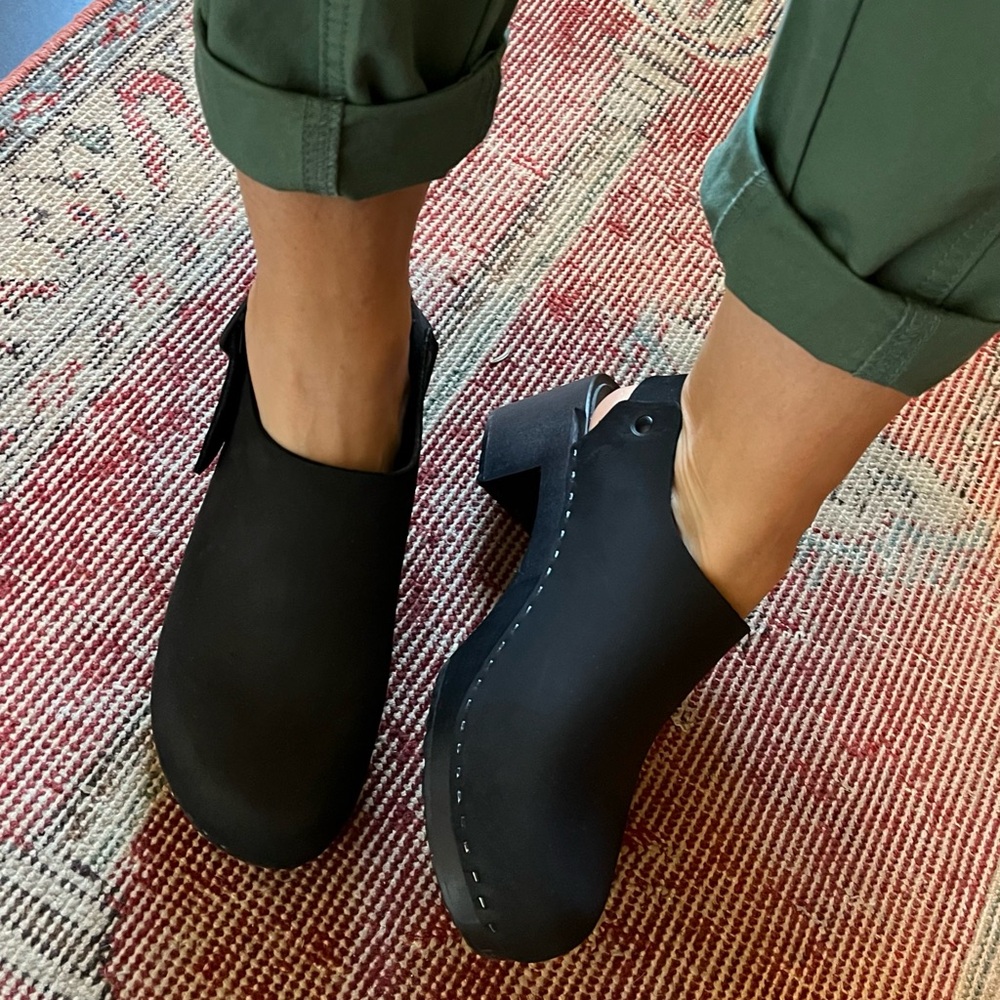 BRYR Daphne Monochrome block heel clogs size 6 (36)